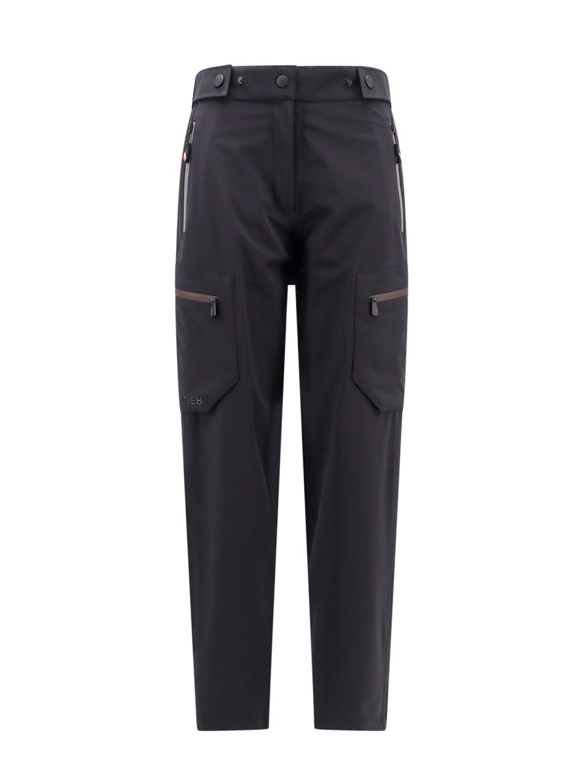 Pantalone in nylon stretch con patch logo