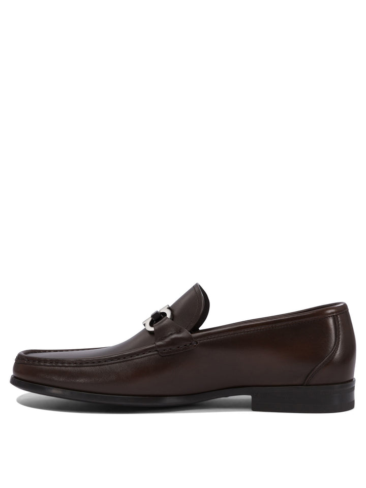 Loafers & Slippers Marrone