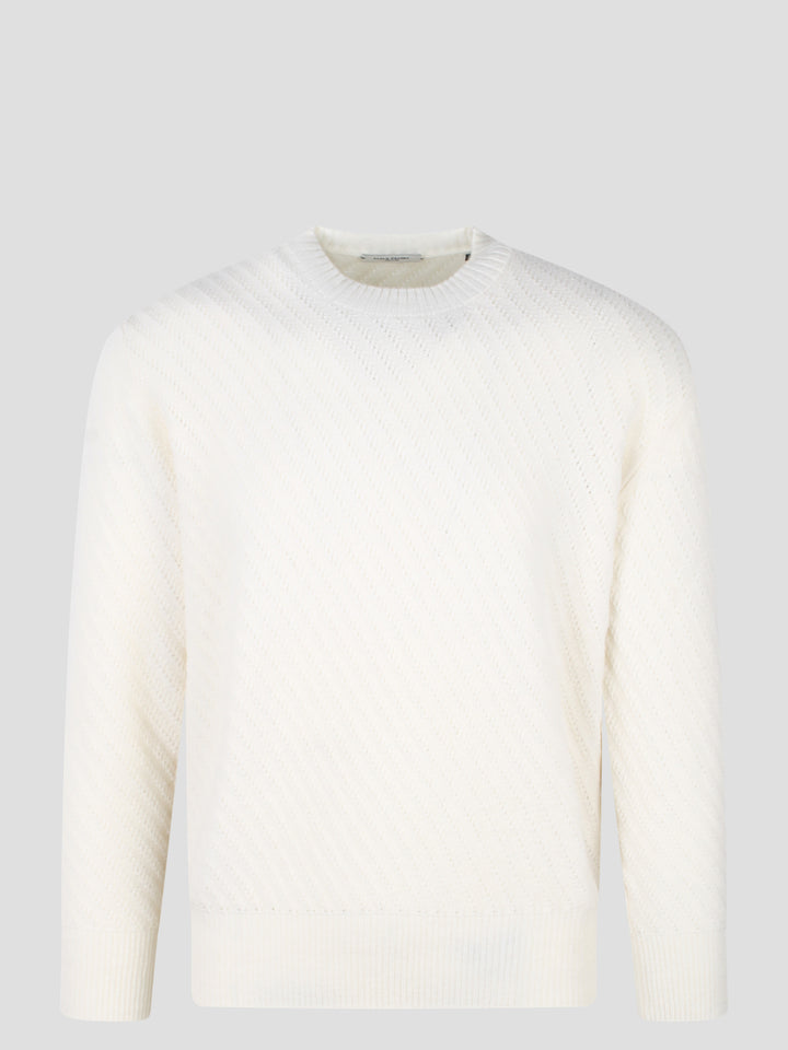 Round neck wool sweater