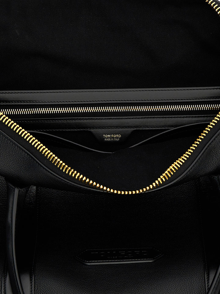 Leather Travel Bag Lifestyle Nero