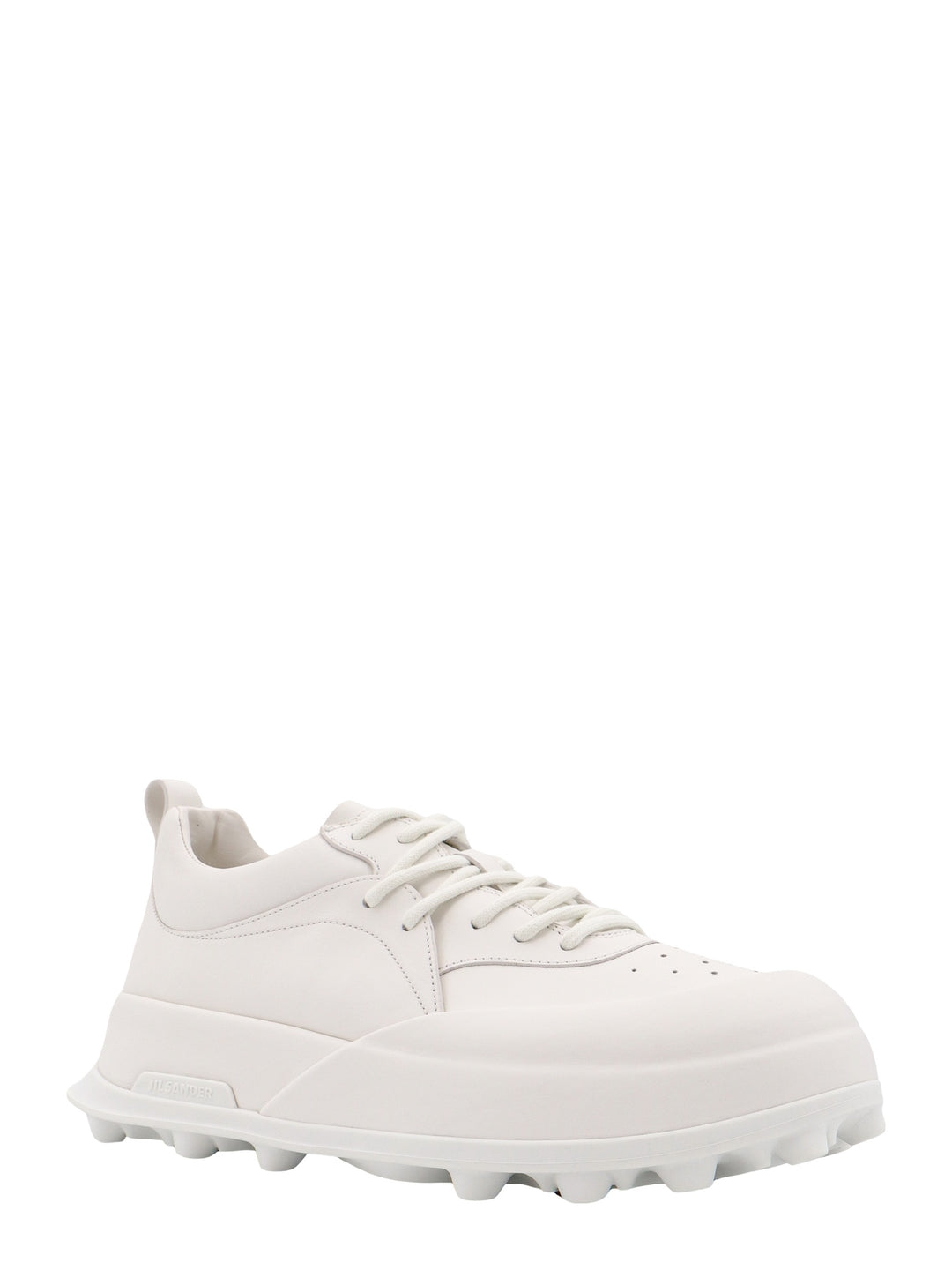 Sneakers in pelle con punta traforata